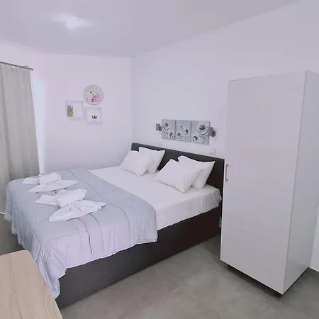 Napa Living Apartment